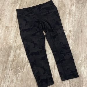 LULULEMON wunder under army printed crop leggings size 4
